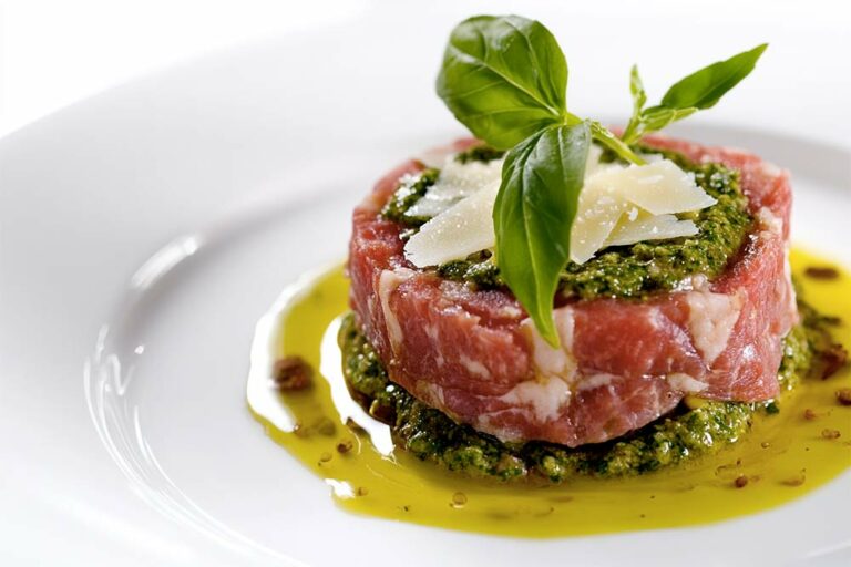 Tartare-di-fassona-con-pesto-e--parmigiano-a-scaglie